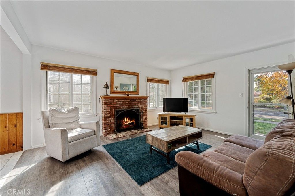 Photo of 1710 N Evergreen Street, Burbank, CA 91505 (MLS # SR25256126)