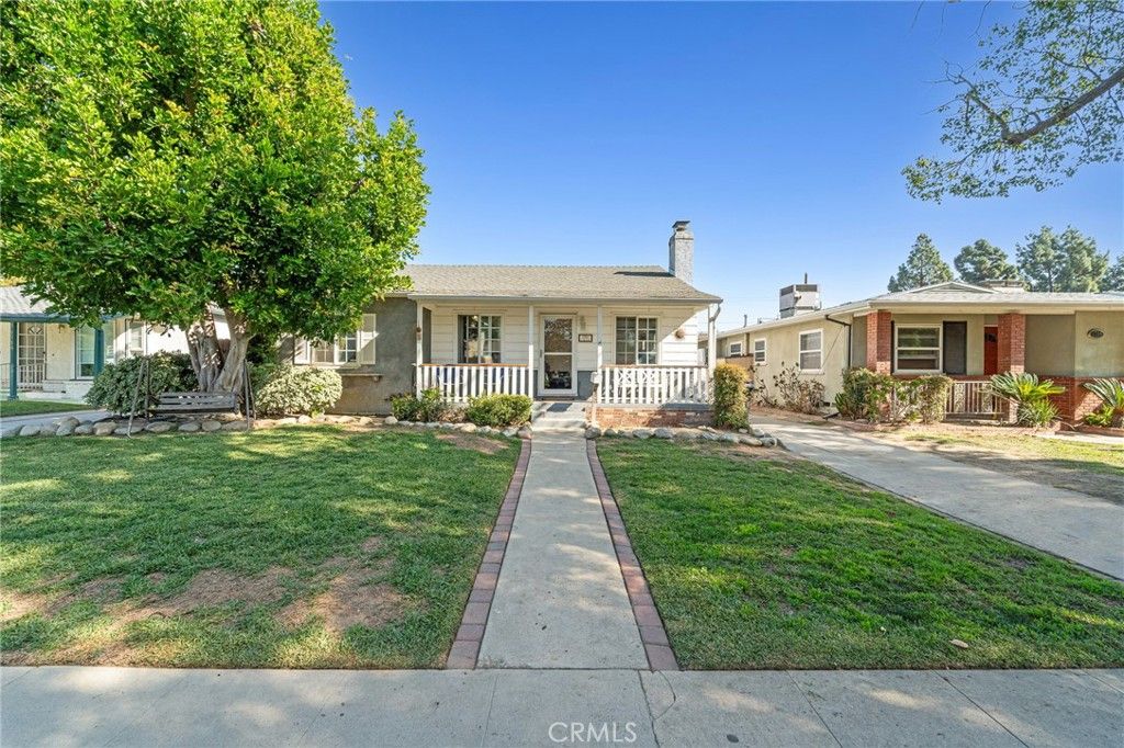 Photo of 1710 N Evergreen Street, Burbank, CA 91505 (MLS # SR25256126)
