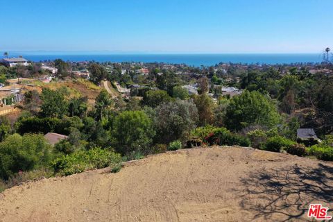 Photo of 1243 Las Lomas Avenue, Pacific Palisades, CA 90272 (MLS # 25569867) Photo of 1243 Las Lomas Avenue, Pacific Palisades, CA 90272 (MLS # 25569867)
