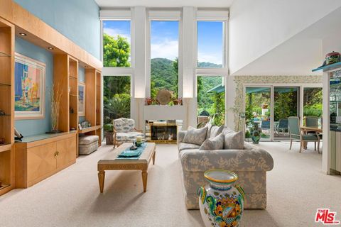 17152 avenida de santa ynez pacific palisades ca 90272