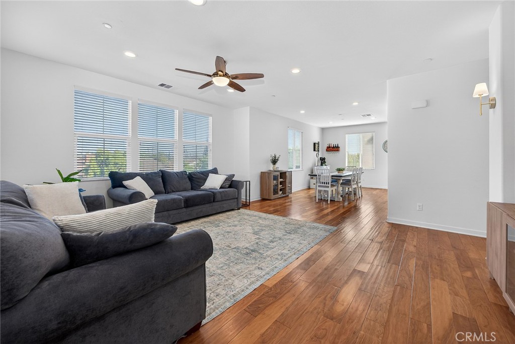 1617 E Lincoln