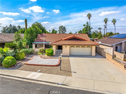 Photo of 26105 Clemente Gardens LN, Hemet, CA 92544 (MLS # SW26234083)