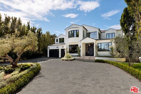 Photo of 415 N Cliffwood Avenue, Los Angeles, CA 90049 (MLS # 26665339)