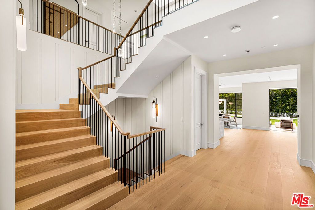 Photo of 415 N Cliffwood Avenue, Los Angeles, CA 90049 (MLS # 26665339)