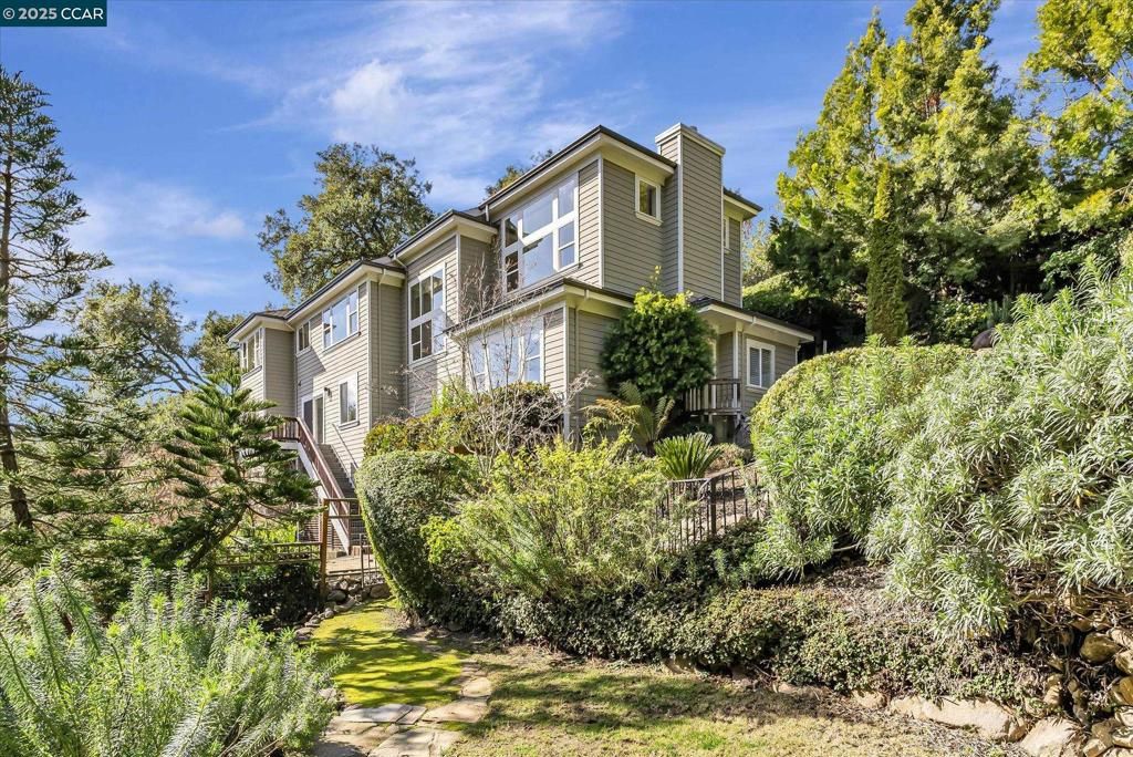 Photo of 4 Berrybrook Hollow Holw, Orinda, CA 94563 (MLS # 41114723)