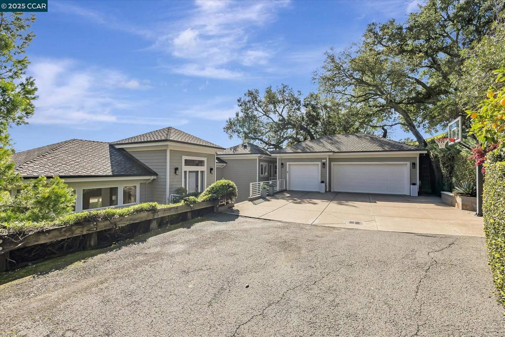 4 Berrybrook Hollow