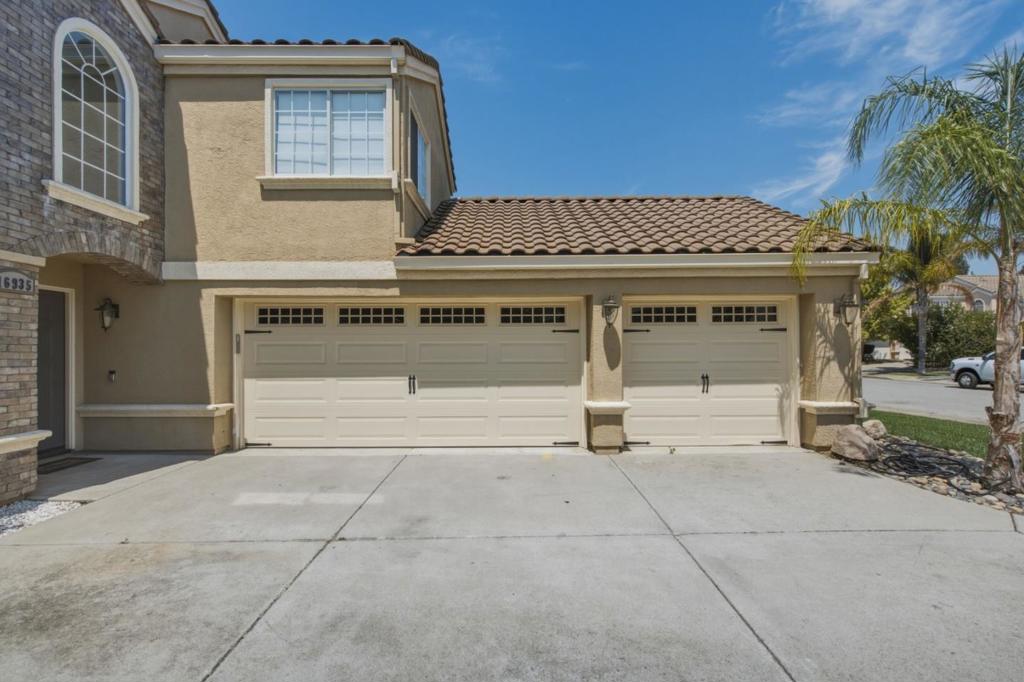 16935 Pine Way