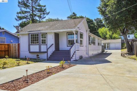 Photo of 3932 Altamont Ave AVE, Oakland, CA 94605 (MLS # 41139150)