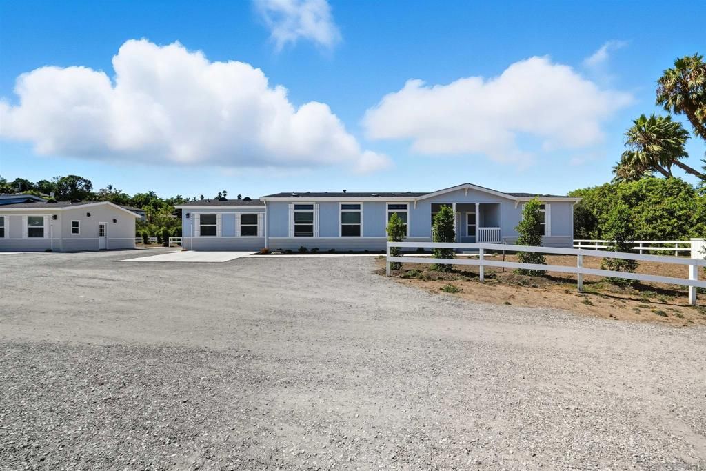 Photo of 2090 94 Curtis, Vista, CA 92084 (MLS # 250039878SD)