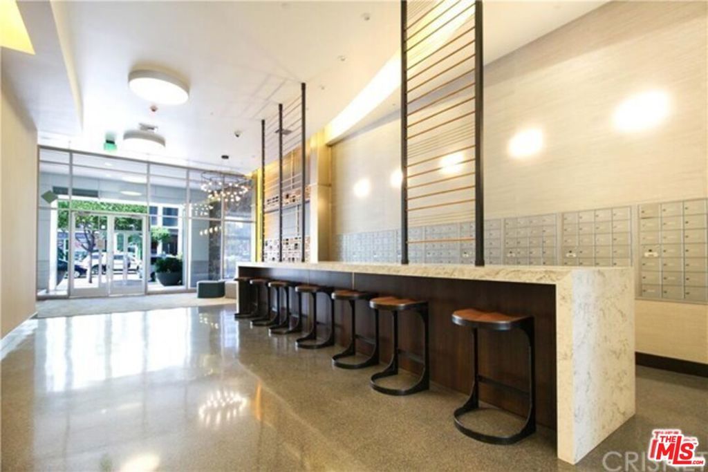 Photo of 3810 Wilshire Boulevard #1911, Los Angeles, CA 90010 (MLS # 26829307)