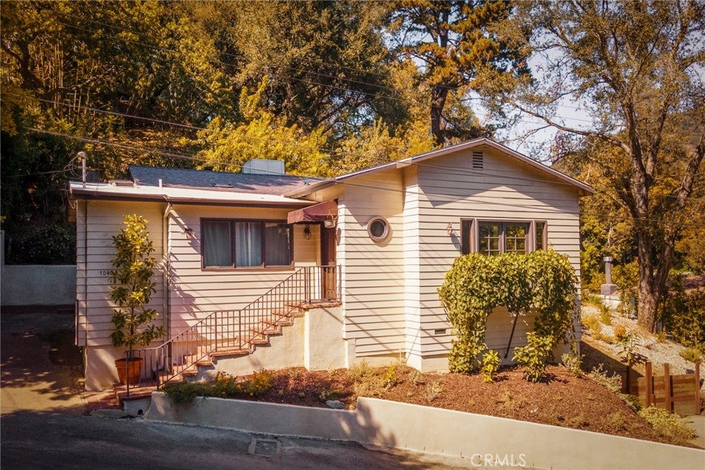 10423 Oletha Ln