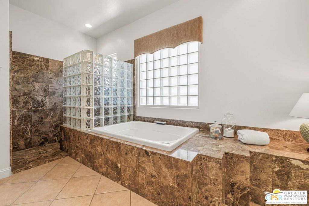 Mira Vista - Residential