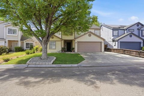 Photo of 3227 dewey Ave, Fresno, CA 93722 (MLS # ML82041873)