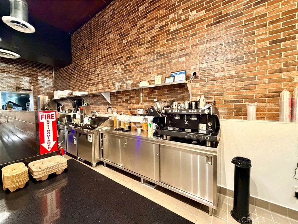 218 W 4th