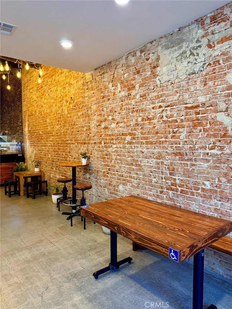 218 W 4th