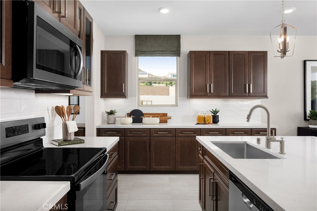 30637 Albifora Way