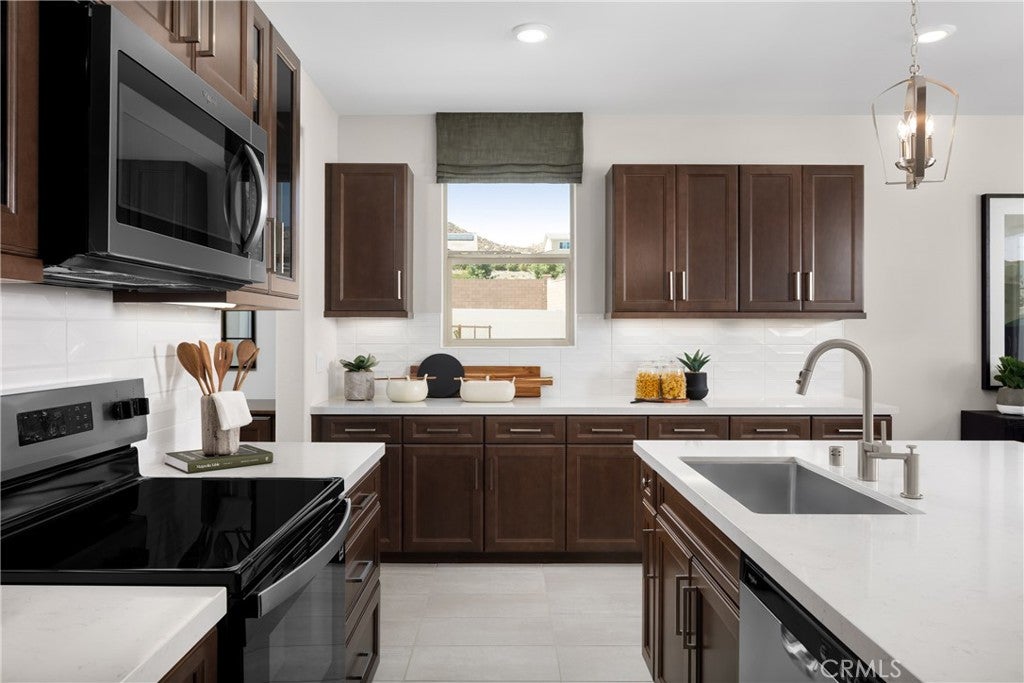 30637 Albifora Way
