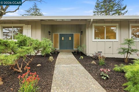 Photo of 3927 3927 Woodside Ct Ct, Lafayette, CA 94549 (MLS # 41124675)