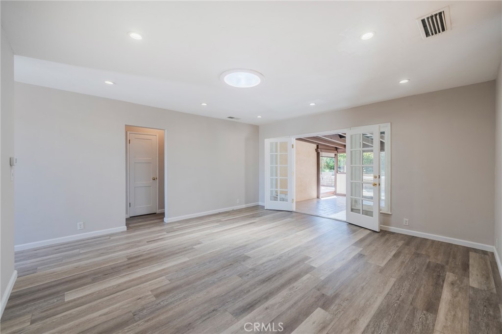 4626 Greenmeadows Avenue