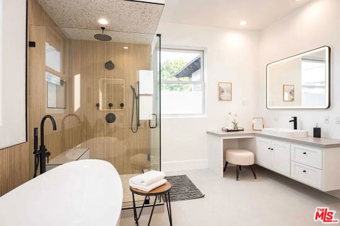 Tiny photo for 3496 Redwood Avenue, Los Angeles, CA 90066 (MLS # 26870923)