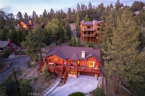 Photo of 43628 Yosemite Drive, Big Bear Lake, CA 92315 (MLS # IG26078234)