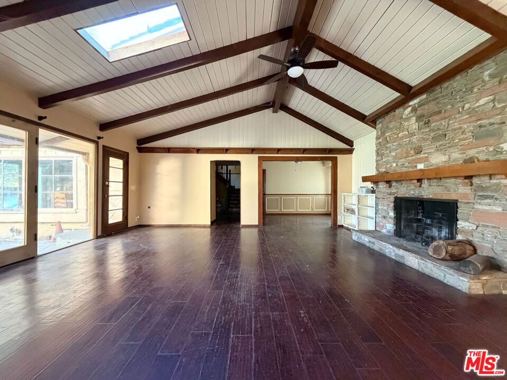 Photo of 5952 Lubao Avenue, Woodland Hills, CA 91367 (MLS # 25629097)