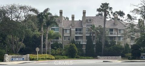 Photo of 20191 Cape Coral Ln Unit #116 Ln, Huntington Beach, CA 92646 (MLS # DW26038951)