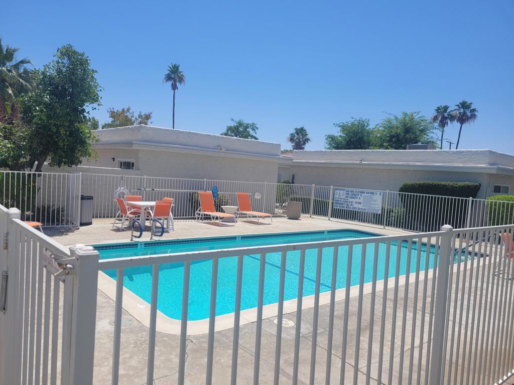 835 E Vista Chino 4