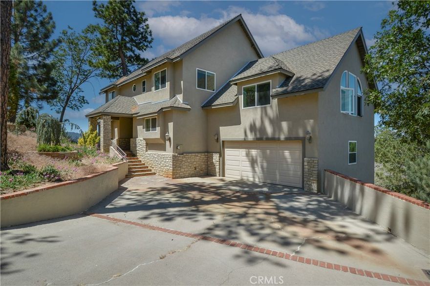 Spacious 4 bedroom, 3 bath home with high ceilings and panoramic views including lake, mountains, Pinnacles and high desert city lights at night. Remodeled

kitchen. Newer wood floors with a 100 year warranty. Newer carpeting. Fire resistant acrylic stucco and exterior stonework. Newer windows and roof. Game room.

Relax and entertain on the large outdoor deck and take in the spectacular sunset views. Attached double garage. Wonderful feeling of privacy and openess. Two 50

gallon water heaters. Surround sound system. Central vacuum. Furnishings available.