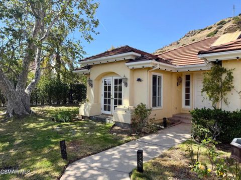 Photo of 1922 Golden Sky Circle, Westlake Village, CA 91362 (MLS # 226001847)