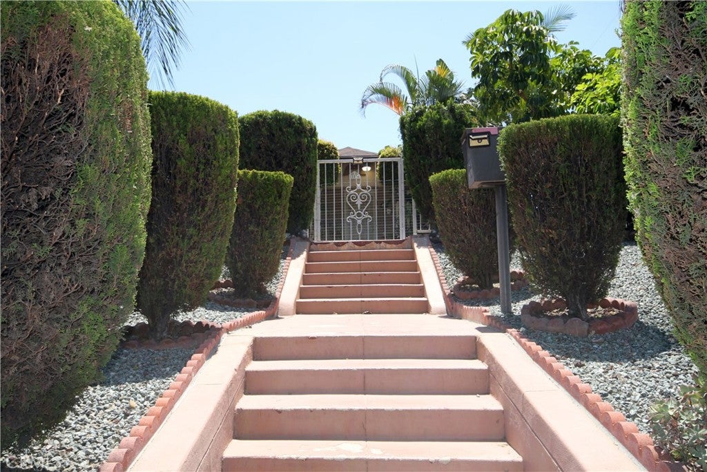 1036 S Grande Vista