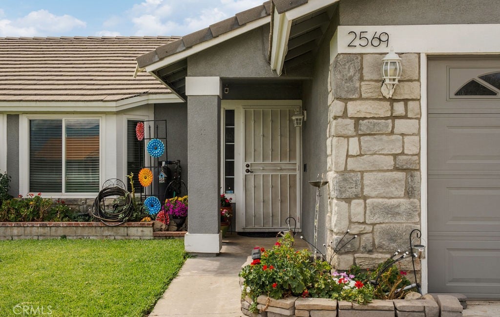 2569 W Plaza Serena Drive