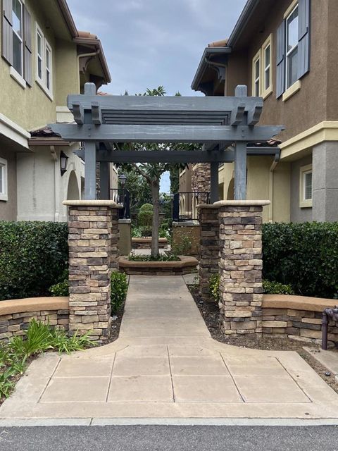 64 Via Sovana Santee CA 92071