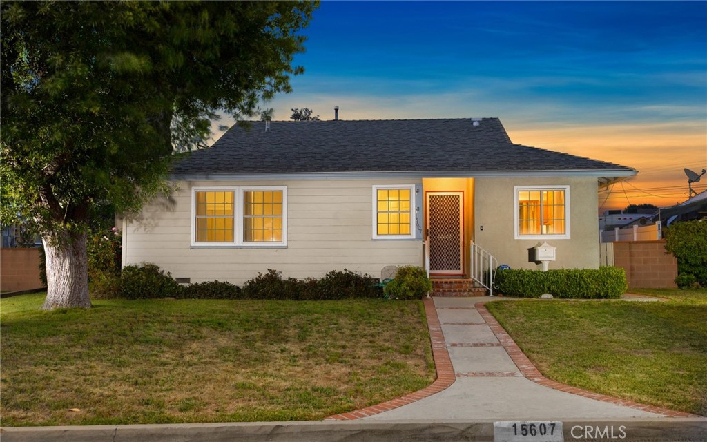 Charming Whittier Home for Lease!! Discover this inviting 3 bedroom, 2 bathroom home in a desirable Whittier neighborhood. Featuring a spacious family room, this property is perfect for both relaxation and entertaining. The updated kitchen and bathrooms bring modern convenience, while LED lighting, central A/C, and forced-air heating ensure year-round comfort. Located near excellent schools, local parks, and shopping, this home combines comfort with convenience.