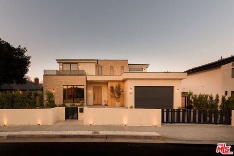 14813 Mccormick Street Sherman Oaks CA 91411