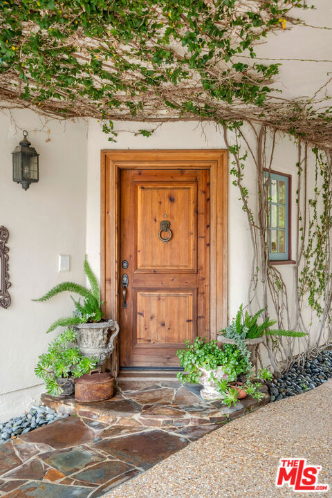 2917 N Poinsettia Avenue