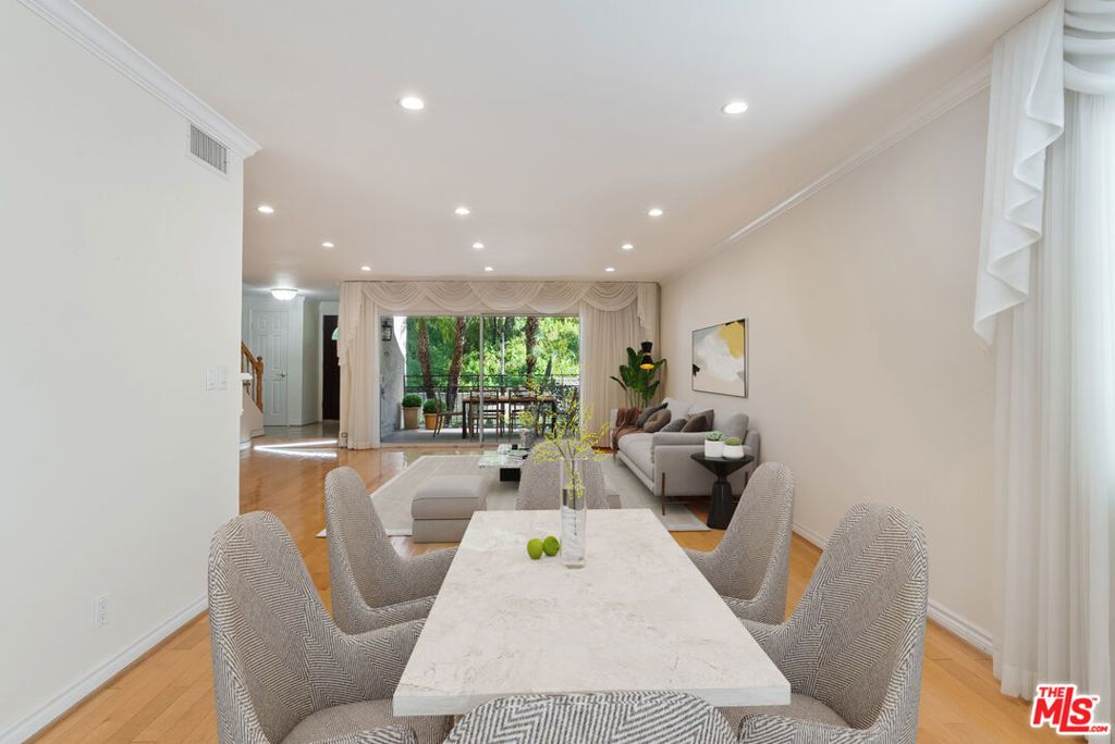 Photo of 7800 Via Genova, Burbank, CA 91504 (MLS # 25615057)