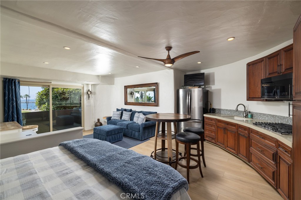 Corona del Mar South of PCH (CDMS) - Residential Lease