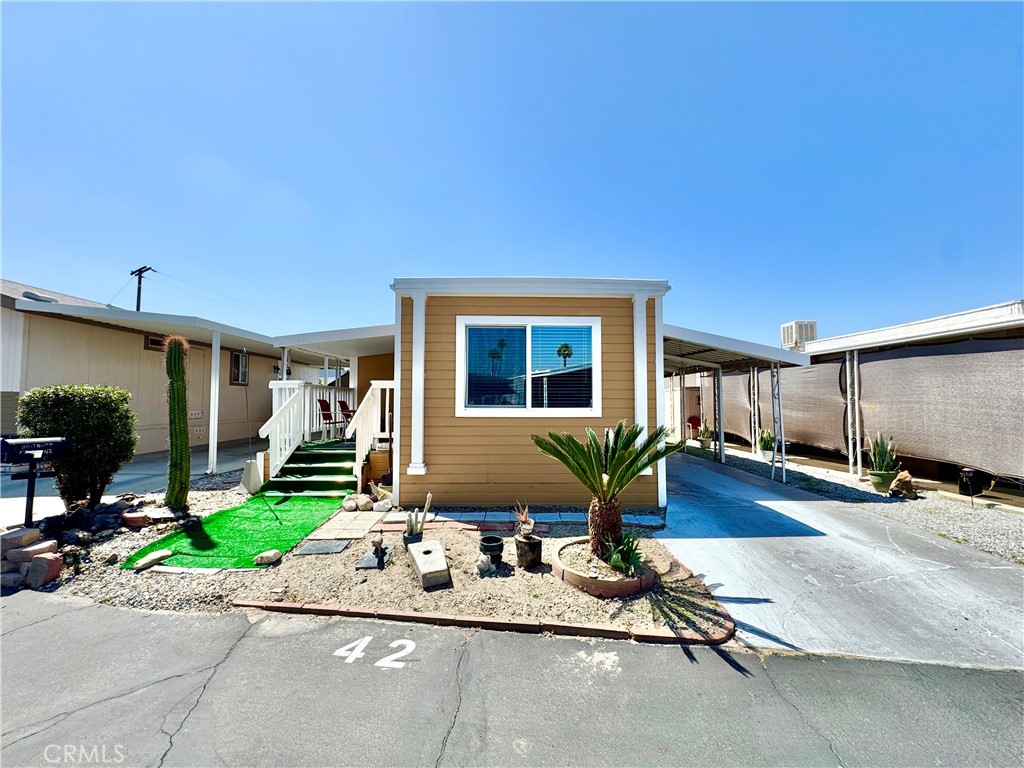 999 Santa Fe Ave 42