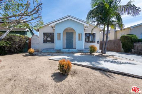 Photo of 2132 S Cloverdale Avenue, Los Angeles, CA 90016 (MLS # 26665481)