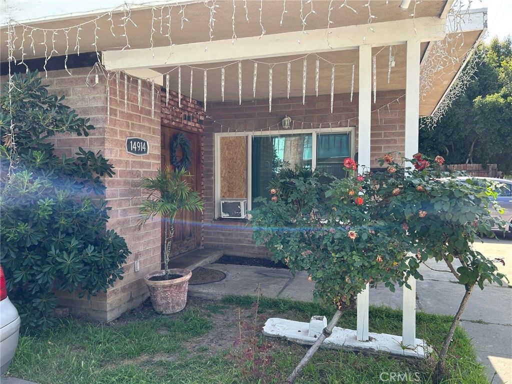 Photo of 14914 Sylvan Street, Van Nuys, CA 91411 (MLS # SR25130042)