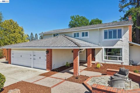 Photo of 44 Lariat Ct Ct, Walnut Creek, CA 94596 (MLS # 41127106)