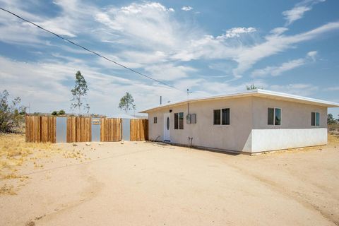 Photo of 340 Cherokee Trail, Yucca Valley, CA 92284 (MLS # 219148994PS)