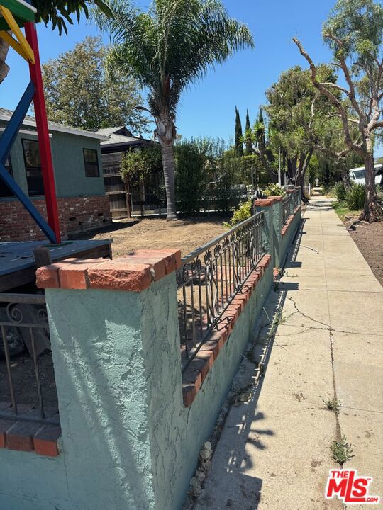 Photo of 3497 Redwood Avenue, Los Angeles, CA 90066 (MLS # 26862799)