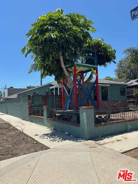 Photo of 3497 Redwood Avenue, Los Angeles, CA 90066 (MLS # 26862799)