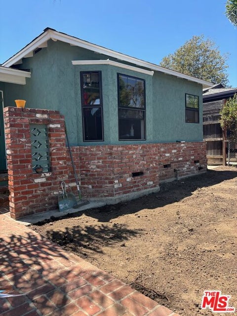 Photo of 3497 Redwood Avenue, Los Angeles, CA 90066 (MLS # 26862799)