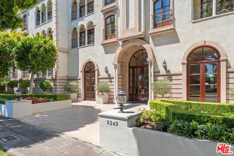 Photo of 9249 Burton Way #302, Beverly Hills, CA 90210 (MLS # 26984337)
