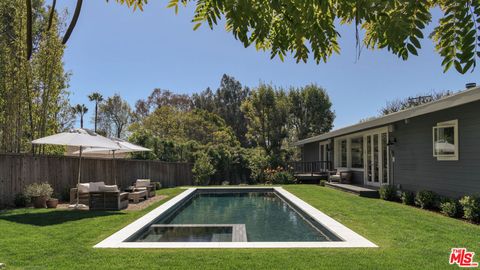 Photo of 6750 Fernhill Drive, Malibu, CA 90265 (MLS # 25614675)