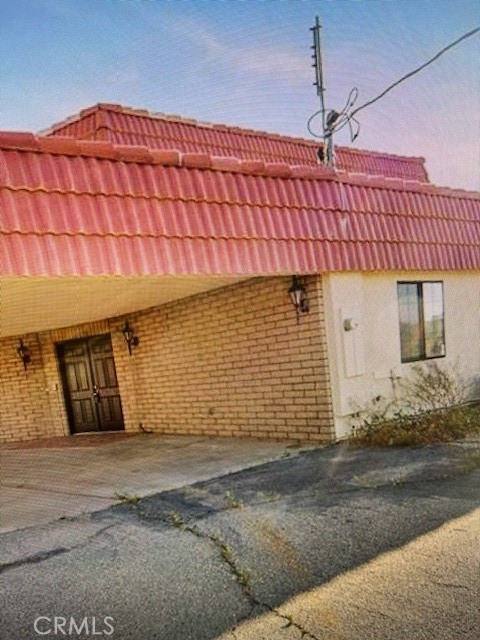 Main image without alt text