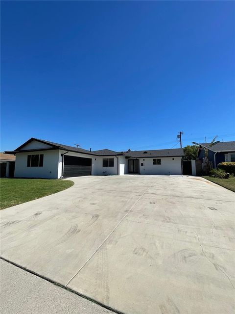 Photo of 13068 Mineola Street, Arleta, CA 91331 (MLS # SR26060898)